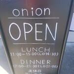 カレー キッチン オニオン - 入口のボード