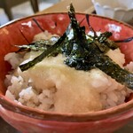 プラスロシェ - 柔らかめに炊かれた麦飯に、丁寧に擦られた山芋をかけ、もみのりをのせていただきます⭐︎⭐︎⭐︎絶品⭐︎⭐︎⭐︎