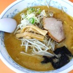 ラーメン 昌龍 - 料理写真:白みそラーメン(￥800)。