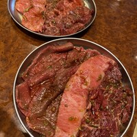 焼肉 スタミナ苑 - 手前が大盛り