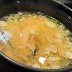 南房総 やまと寿司 - あら汁200円。美味しく食べられる骨まわりの肉が沢山入ってる