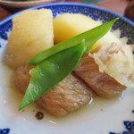 ブック&カフェ こ・らっしぇ - じゃがいもとお麩の煮物