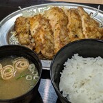 親子丼と鶏料理 鶏山賊 - 