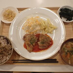 トーコーキッチン - チキンステーキトマトソース 副菜二品、豚汁、ご飯 