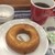 ミスタードーナツ - 料理写真:ドーナツとカフィ。朝ご飯食べてきたけどコーヒーだっけてのもなあ、でオールドファッションでモーニング¥310。コーヒーカップかわいいな。なんか店の内装も昭和の頃の雰囲気に戻ってるなあ。