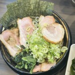 王道家直系 家系ラーメン がく - 