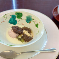 日本料理 三嵋 - アイスと餡子とわらび餅とキウイ…きな粉