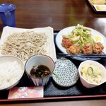 そば屋酒かわづ - 唐揚げ定食580円＋ざるそばに変更＋220円 ご飯は少なめをオーダー。