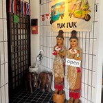 タイ料理 トゥクトゥク - お店に入る前からタイの雰囲気でテンションUp