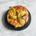 ブーランジェリー ボヌール - 北海道ポテトとベーコンのピザ（税別320円）