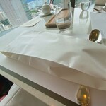 フレンチ ベイ・ビュー - 残ったバケット持ち帰り、袋もいただけます