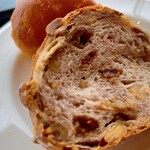 フレンチ ベイ・ビュー - バケット以外にもパン3種。特にくるみパンは最高。おかわりしてしまいたした。