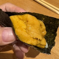 まんてん鮨 日比谷オクロジ店 - あふれるムラサキ雲丹
