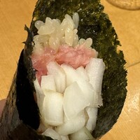 まんてん鮨 日比谷オクロジ店 - 玉葱のネギトロは初めて。定番らしい。
