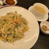 中国料理 彩龍 - たらば蟹肉とレタス入りチャーハン、コーンスープ、搾菜