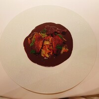 レ セゾン - 小鳩をカカオ風味の岩塩で焼き上げて