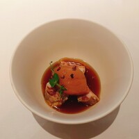 レ セゾン - 腿肉で贅沢に仕上げたパテ 軽やかなジュレとカカオのソルベ