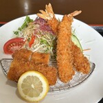 ソシアル - 料理写真:イカフライとエビフライ
