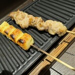 焼鳥しらいし - 炙りチーズとせせり