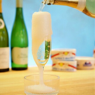 飲み放題990円！溢れる✨なみなみスパークリングが人気★