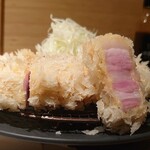 揚雫 - 【リブ】-TOKYO X-160グラム 噛むと脂が溶ける美味しさ｡衣はサクサク､軽やかで円やか｡胡椒がアクセントで､塩と山葵で｡