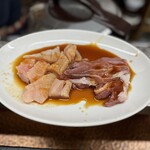 焼肉 かっぱ梶岡 - 上ミノ（左）ツラミ（右）