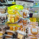 キャトルキャール - マドレーヌやリンゴパイも売ってます！