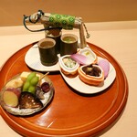 銀座 しのはら - スコットランドのスコティッシュサーモン漬け もずく、胡麻和え干し 鬼灯の器に山桃のアルコール漬け、タコを炊いたもの、キュウリとオフの辛子味噌和え ハモの卵の塩辛、自家製塩コショウ 、たまごしんじょう、紹興酒ばい貝、おいもの田楽、サツマイモ煮、大徳寿ふにチーズを挟んだもの イチジクのごま味噌焼き