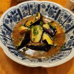 完全個室居酒屋 椿 - 揚げナスとりそぼろ。みんなして、残りのたれをご飯にかけて食べたいねって言ってました(笑)