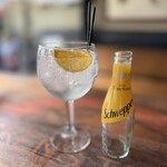 The Dickens Tavern - ジントニック