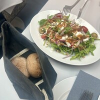 マーサーブランチ テラスハウス - フェタチーズのサラダほうれん草とルッコラ