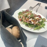 マーサーブランチ テラスハウス - フェタチーズのサラダほうれん草とルッコラ