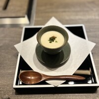 USHIGORO S. SHINJUKU - ピュアホワイトの冷製ポタージュ　～コンソメジュレ～