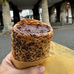 KNEAD  - 大きなソーセージのパン