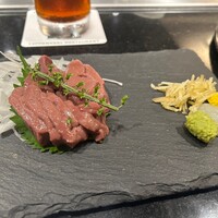 鉄板焼レストラン八景 - レバー刺身(単品)