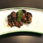 あつた蓬莱軒 - 単品「肝焼き」