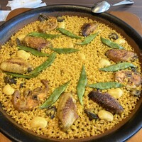 ミゲル フアニ 新宿タカシマヤ タイムズスクエア店 - 「バレンシア風パエリア」具材は兎、鶏肉、エスカルゴ、インゲン、白豆です♪