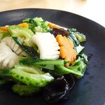 中華ダイニング SCENT - イカと青菜の炒め物