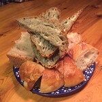 ルーエプラッツ ツオップ - パンの盛り合わせ1