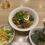 中華レストラン みつい - サラダ、スープ、もやし付き