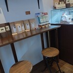 ハミングバード - カウンター席かなりオシャレ