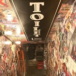 マンチズ バーガー シャック - 2階のハイテーブルに案内されたので、トイレは1階だったのですが…。