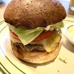 マンチズ バーガー シャック - ゴルビージャックチーズバーガー。