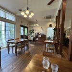 にしき - 店内中程から入り口に向かって撮影❗️