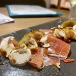 ブラッスリー 航 - 生ハム マッシュルームと焼きいちじくバルサミコソース