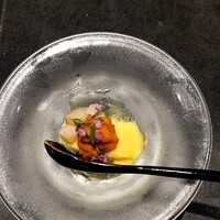 串揚げPyon - モモ、とうもろこしソルベのうにのせ