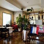 ビストロ セレニテ - お洒落な店内