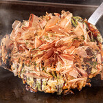 月島もんじゃ居酒屋 こだま - スタッフがお焼きします。