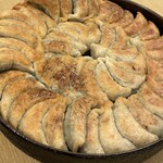 博多祇園鉄なべ - きれいに並んでる