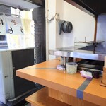 加賀 - 玄関入ってすぐ目の前が、カウンターコーナー。